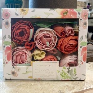 🌹NEW IN BOX! Wild Rose Soap Petals🌹